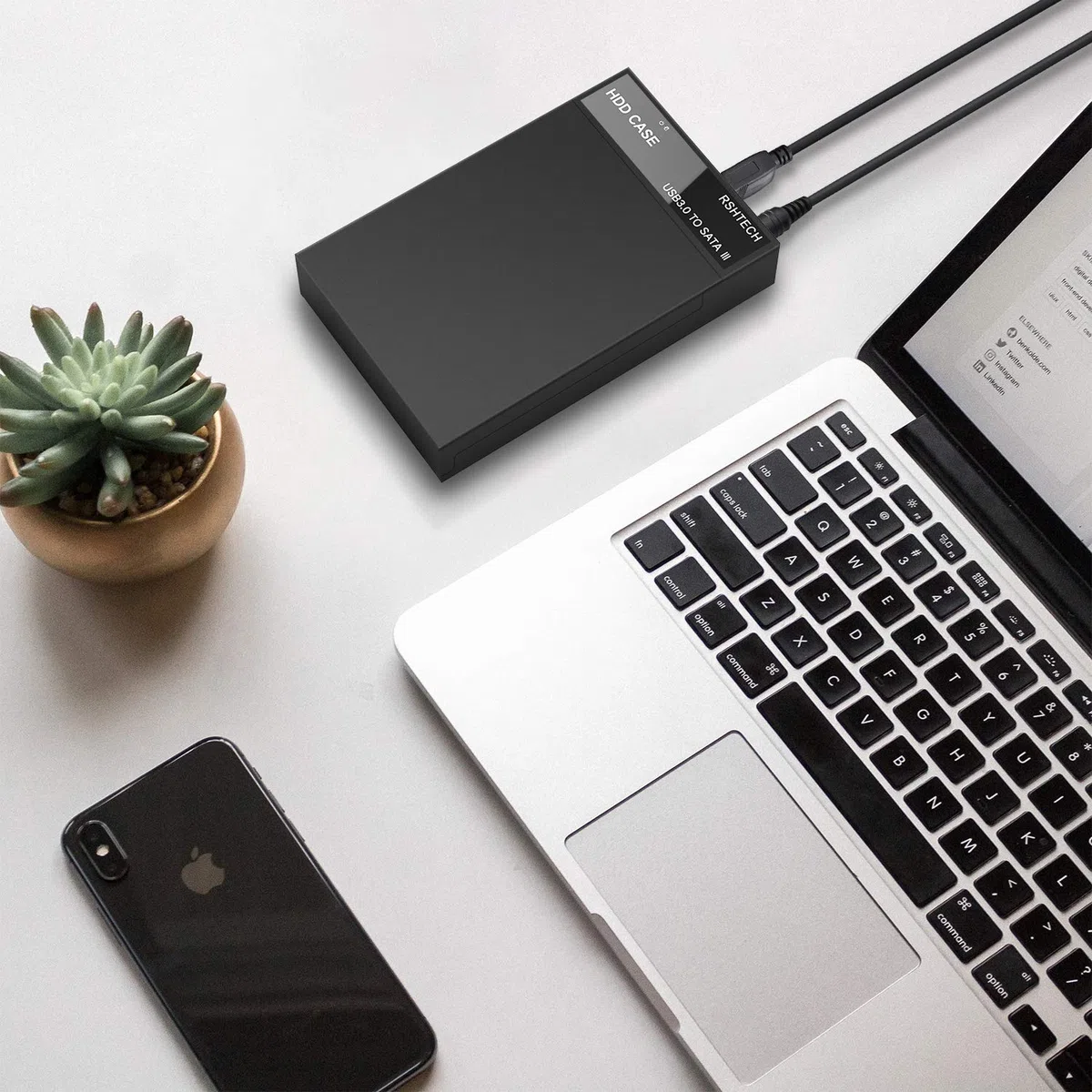 RSHTECH Boitier Disque Dur Externe USB 3.0 pour 2.5" 3.5" SATA HDD SSD Prend en Charge jusqu'à 6 Gbit/s, Disque Dur 16 to et UASP, livré avec 24W(12V/2A) Alimentation et Câble USB 3.0, Noir (RSH-319)
