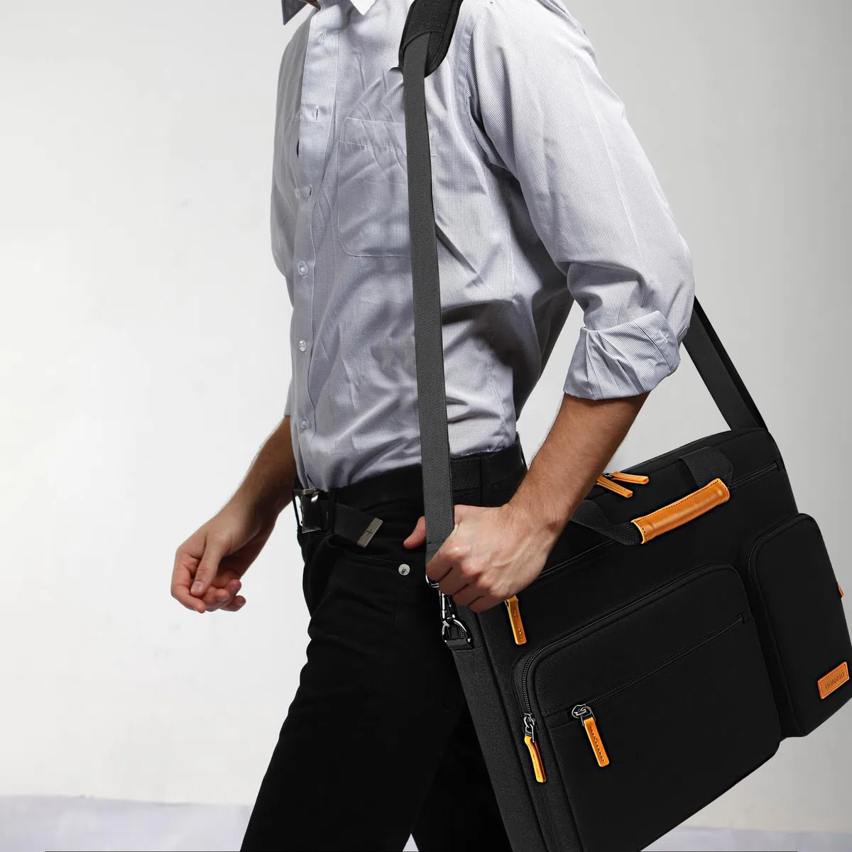 DOMISO Sacoche Ordinateur Portable 17,3 Pouces - Sac Messager Professionnel Résistante à l'Eau et Anti-Choc pour PC Portable 17-17,3" (Dell, HP, Lenovo, Acer, MSI, ASUS) - Noir+Marron