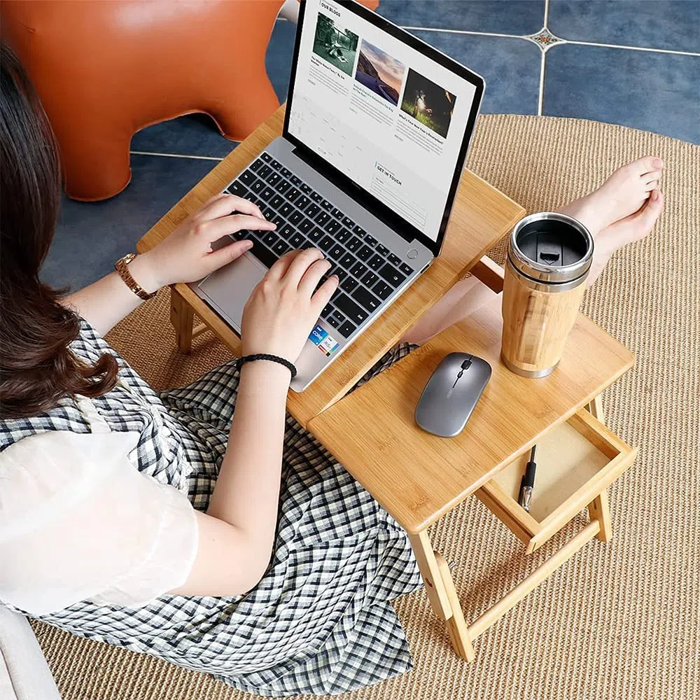 Plateau Réglable pour Ordinateur Portable Lapdesk en Bambou, Table Pliante Portable avec Tiroir et Trous de Refroidissement, Canapé-Lit Plateau de Repas de Travail 66 * 30 * 35 cm-Couleur Bois