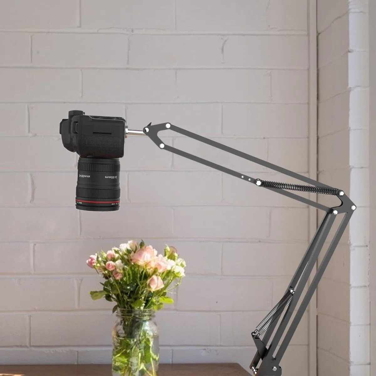 Support de Webcam Métallique Pince de Bureau, Bras Articulé Réglable 1/4 pour Fixation Caméra, Angle et Hauteur Ajustables, Utilisation Polyvalente pour Streaming